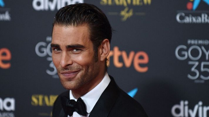 Jon Kortajarena guapísimo en los Goya 2021 con su "traje de 