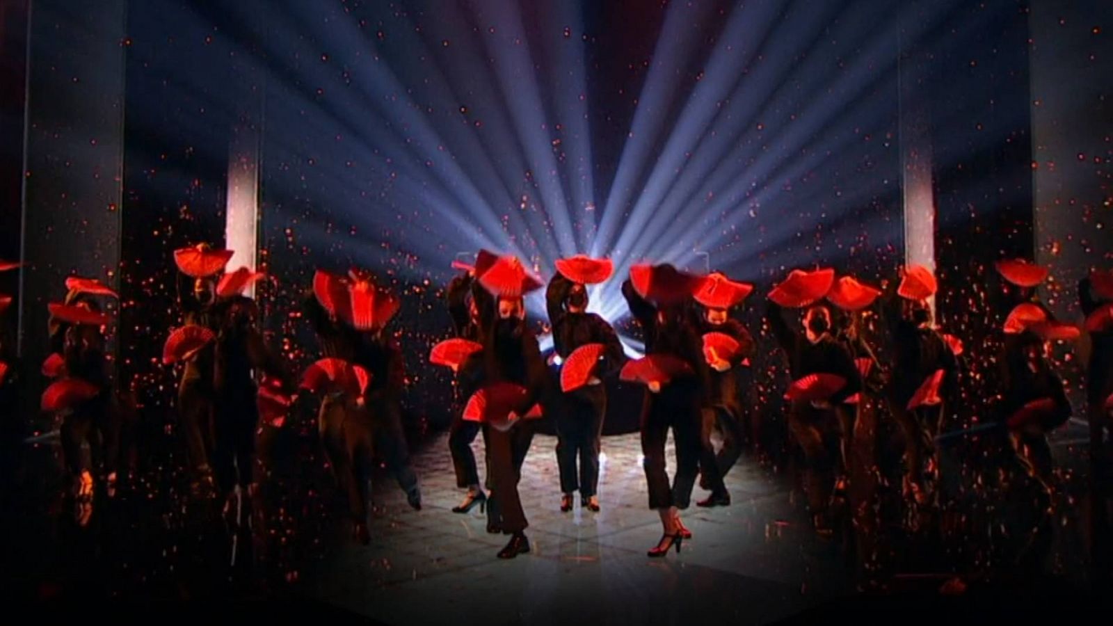 Abanicos y baile español reciben a Ángela Molina en los Goya 2021