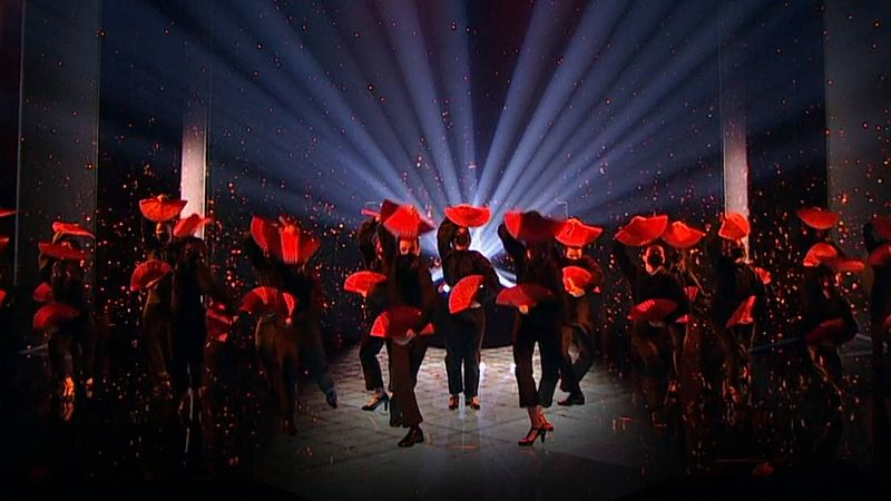 Abanicos y baile español reciben a Ángela Molina en los Goya 2021