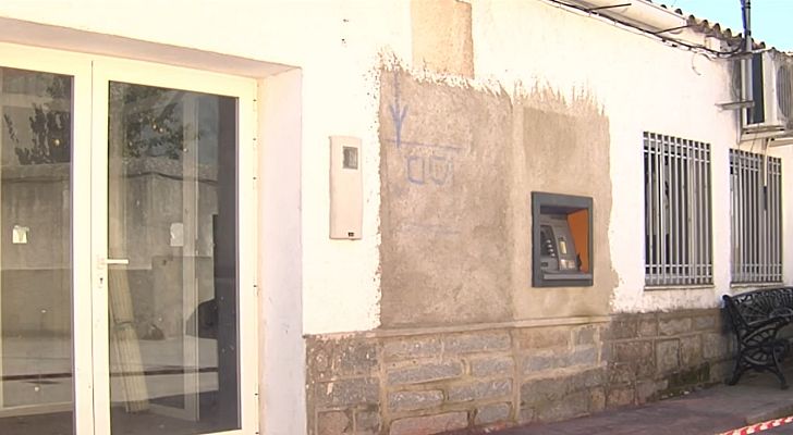 Telediario 1 - Los pueblos, grandes afectados por el cierre de más de 1.000 sucursales bancarias