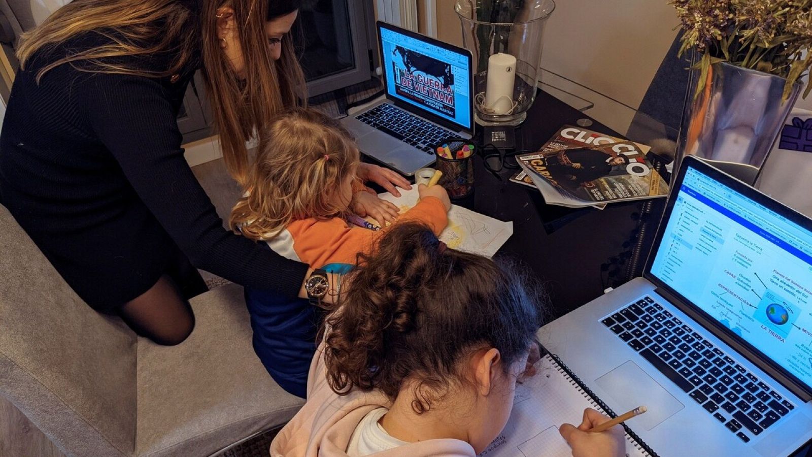 La carga desigual de las mujeres trabajadoras con hijos | Ver