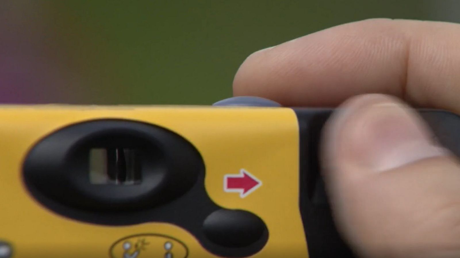 El 'boom' de las cámaras desechables entre los jóvenes | Ver