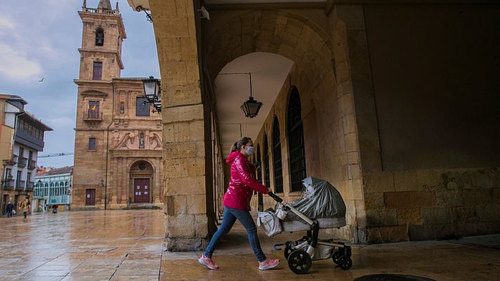 Telediario 1 - El Gobierno creará una red pública de cuidado de niños