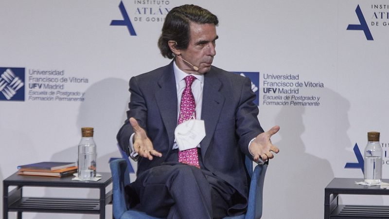 Aznar: "Tengo dos carnés, el del PP y el del Real Madrid, y los dos están en momentos manifiestamente mejorables"