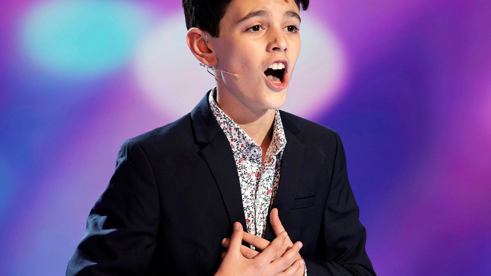 David impresiona interpretrando una canción de Los chicos del coro - Prodigios | Ver