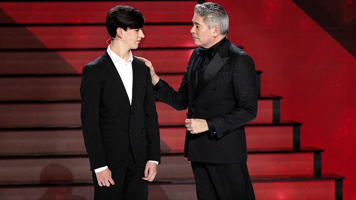 Prodigios - Alejandro  deja impresionado con su canto al jurado