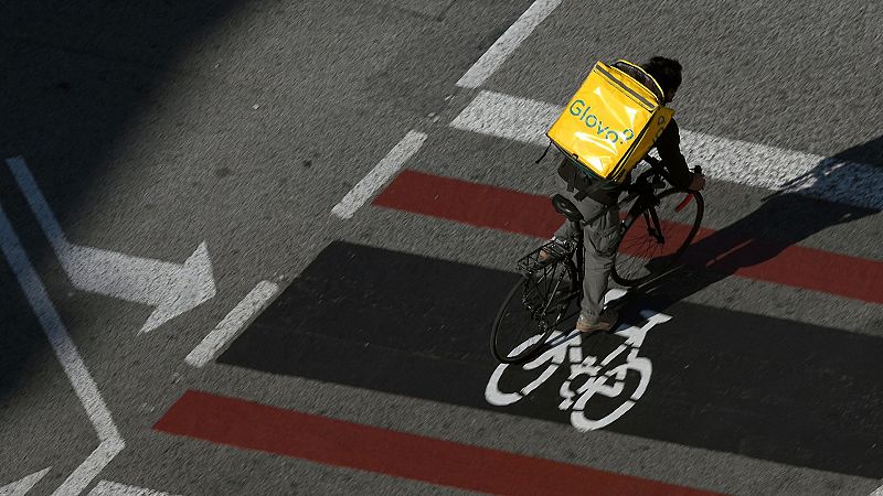 Los 'riders', repartidores entre autónomos y asalariados