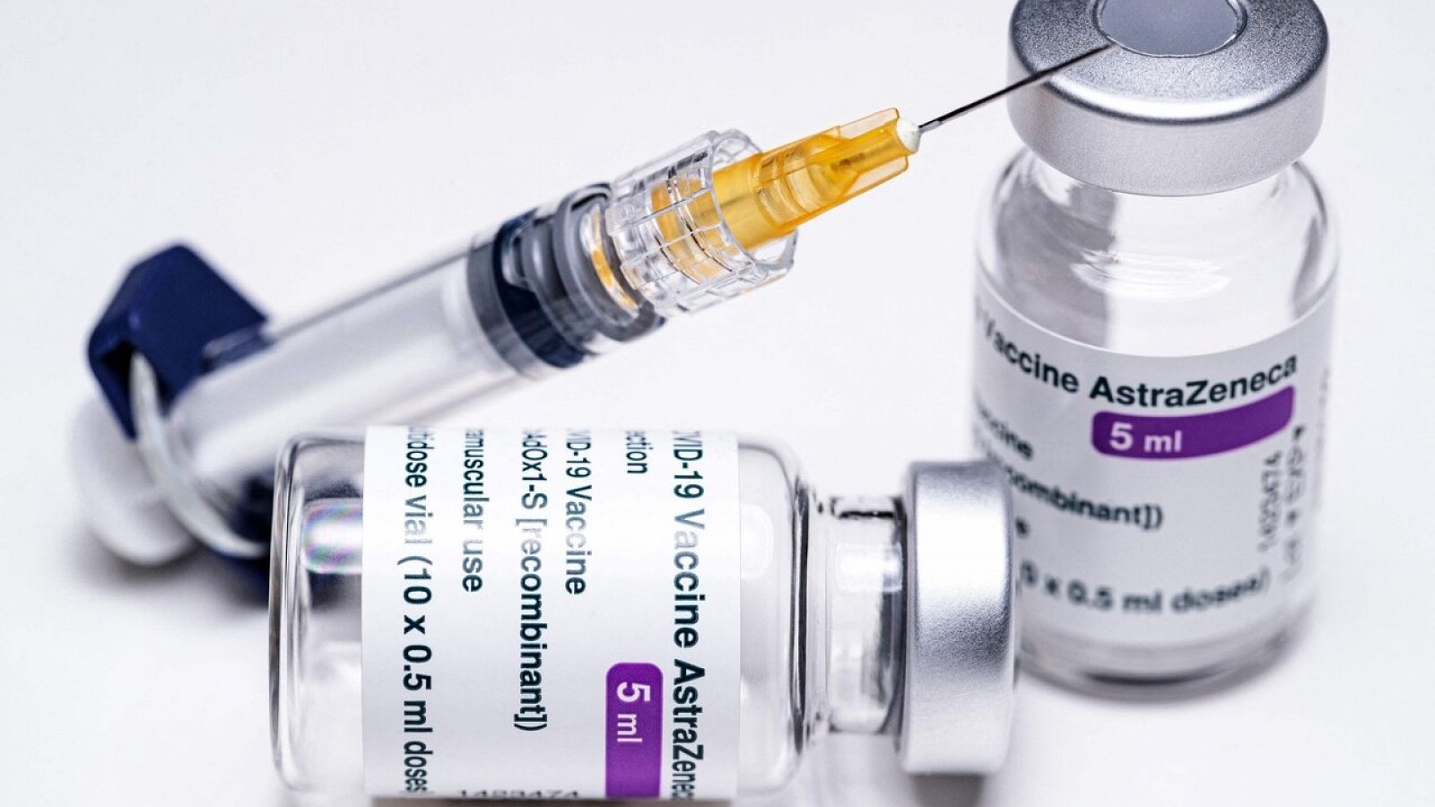 Aplazada la decisión sobre vacunar con AstraZeneca a mayores de 55