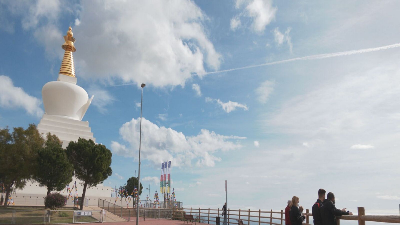 Estupa de la Iluminación, monumento budista en Benalmádena - Comando Actualidad | Ver