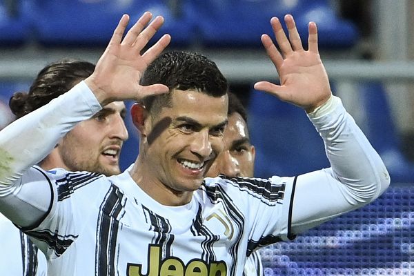 Telediario 1 - Cristiano Ronaldo acalla las críticas con un 'hat-trick' en media hora