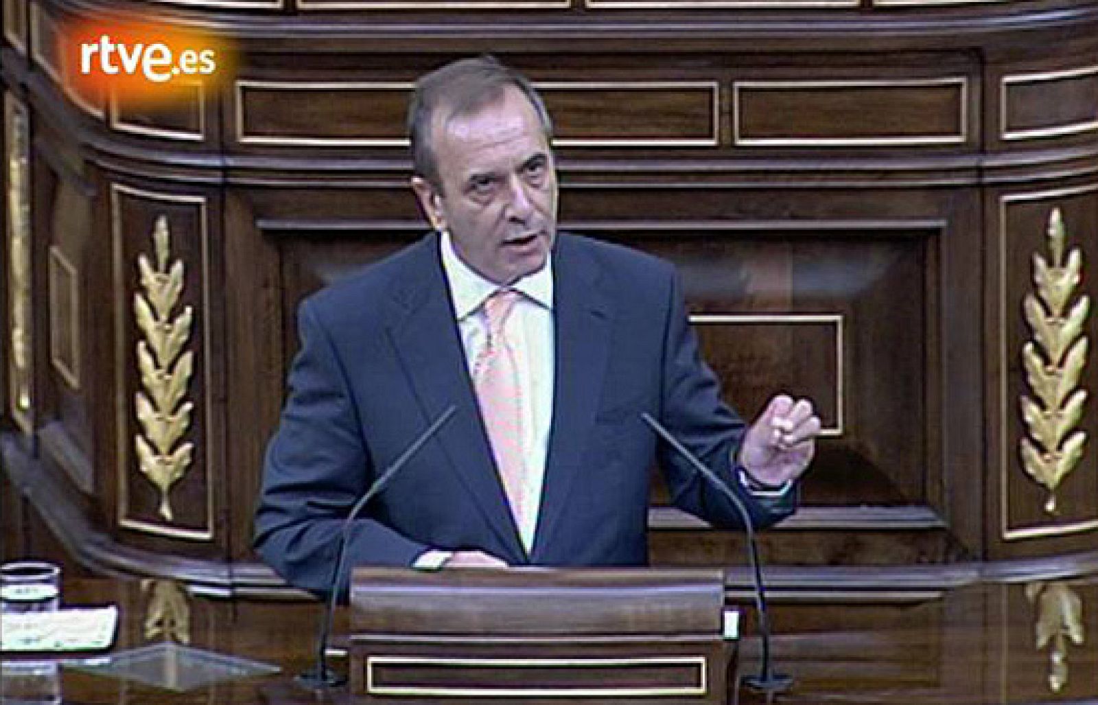 Alonso cierra el debate asegurando que la caída brusca de la economía "se está frenando" | Ver