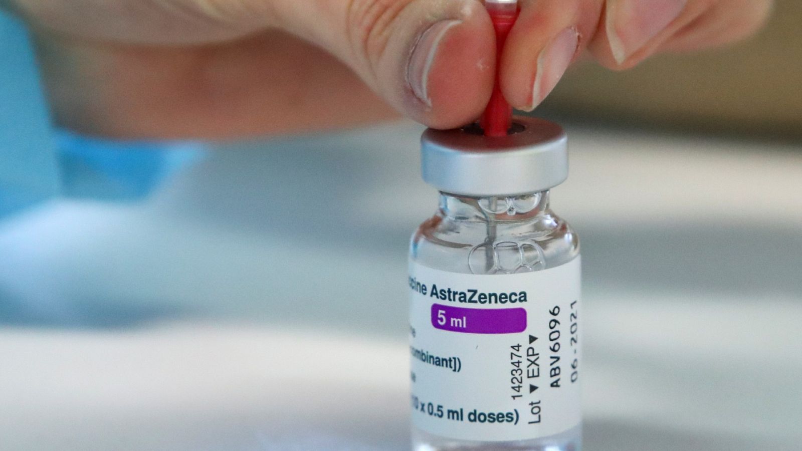 Coronavirus | Darias confirma la suspensión cautelar de los lotes de AstaZeneca