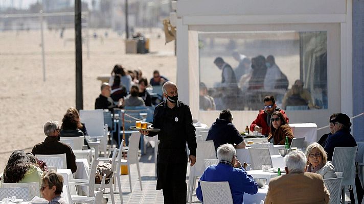 Telediario 1 - La difícil situación de los trabajadores en un año de COVID