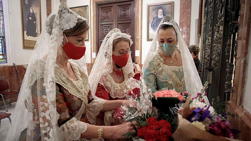 La pandemia deja un nuevo año sin fiestas ni tradiciones en las calles españolas