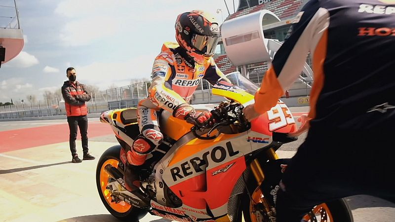 Marc Márquez vuelve a subirse a una moto casi ocho meses después