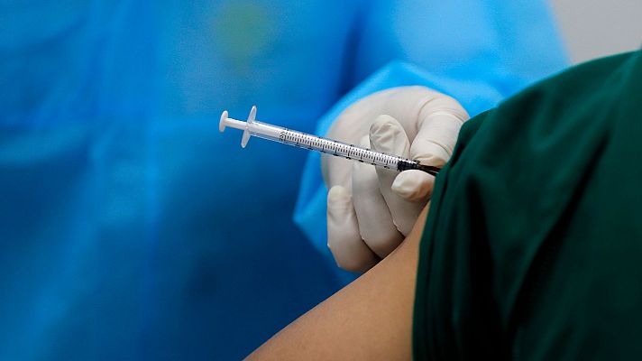 Telediario 1 - Los pilotos justifican su vacunación contra la COVID-19 en Baréin y Catar