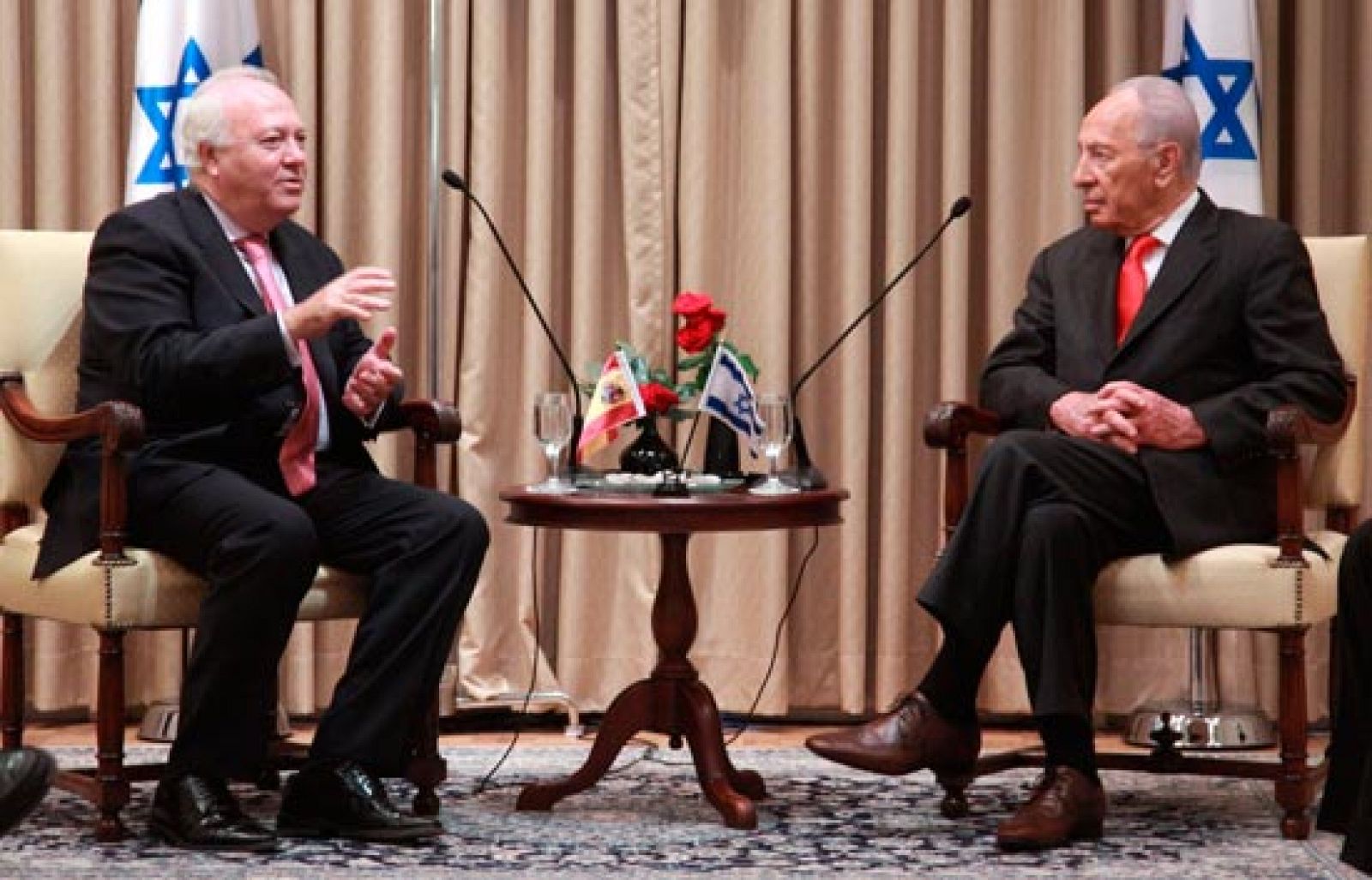 Ha anunciado un posible viaje de Zapatero a Oriente Próximo para interceder a favor de la paz entre palestinos e israelíes.