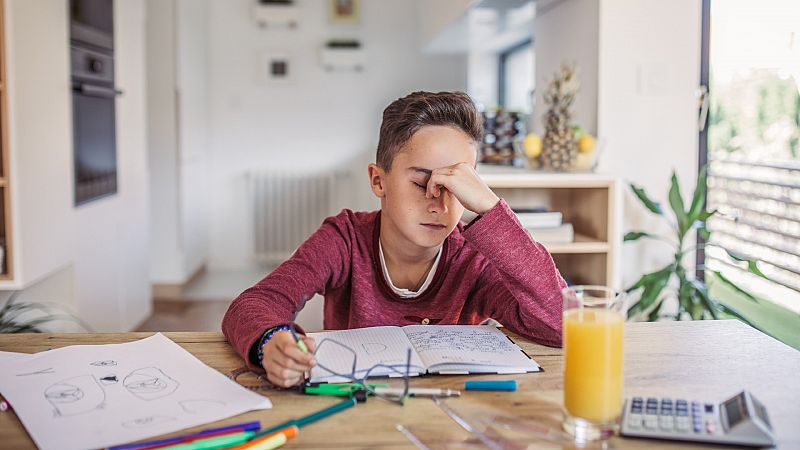 Niños afectados por el COVID persistente: fatiga extrema y problemas para concentrarse