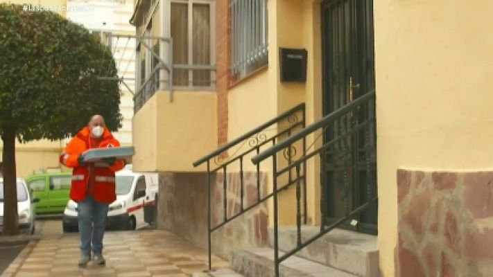 Cruz Roja reparte menús y conversación a domicilio a 66 mayores de Cuenca