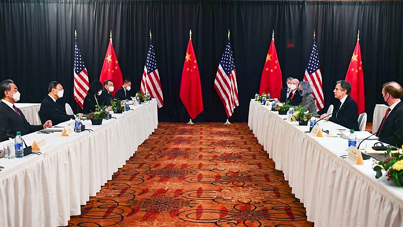 Primer agrio encuentro entre el Gobierno de Biden y China