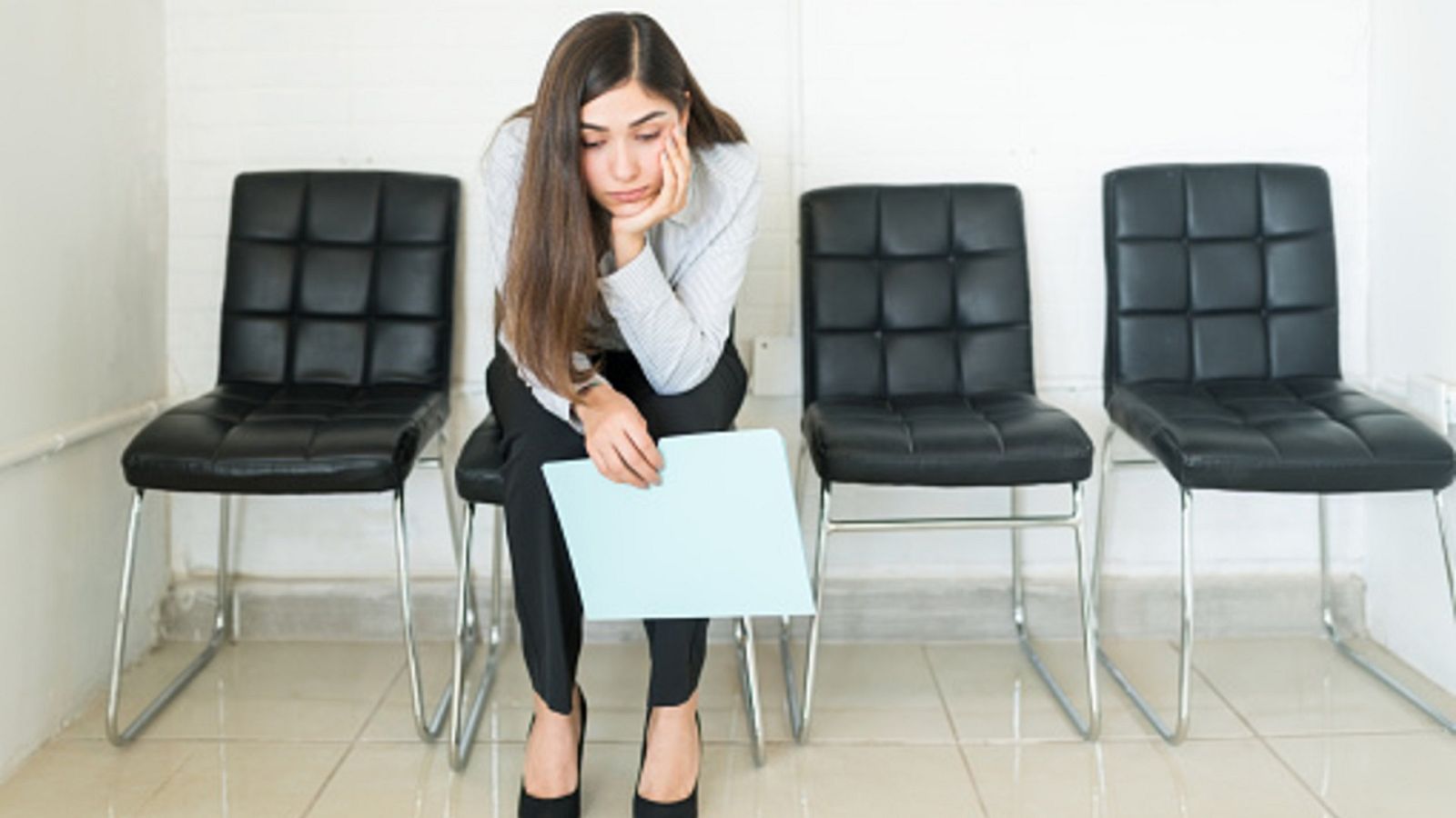 Pablo Simón: "El 40% de los jóvenes que tenían un contrato temporal hace veinte años sigue estando en uno" - La hora de La 1 | Ver