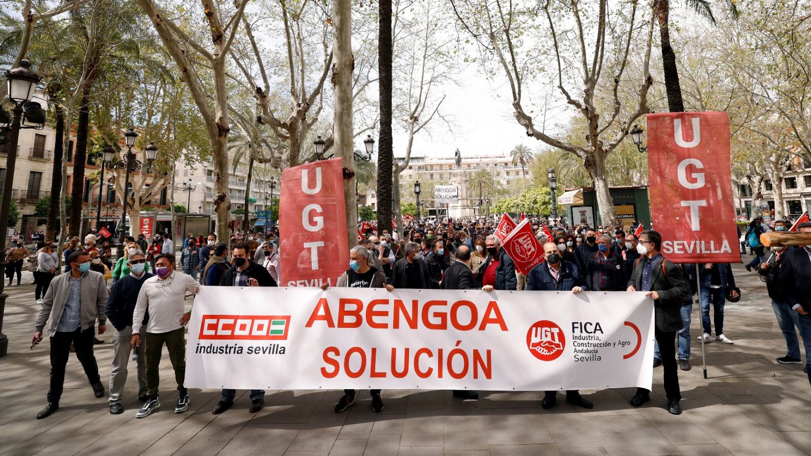 Trabajadores de Abengoa protestan en Sevilla contra posibles despidos