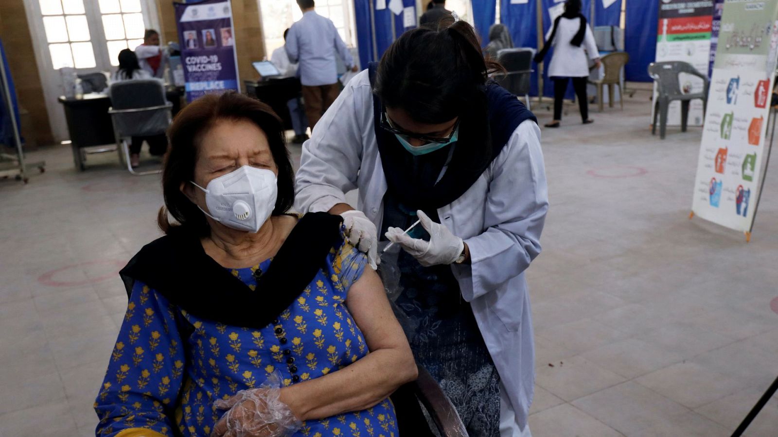 China e India donan vacunas a los países más pobres