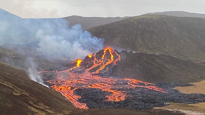 Entra en erupción el volcán Fagradalsfjall, cerca de la capital de Islandia