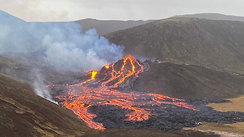 Entra en erupción el volcán Fagradalsfjall, cerca de la capital de Islandia