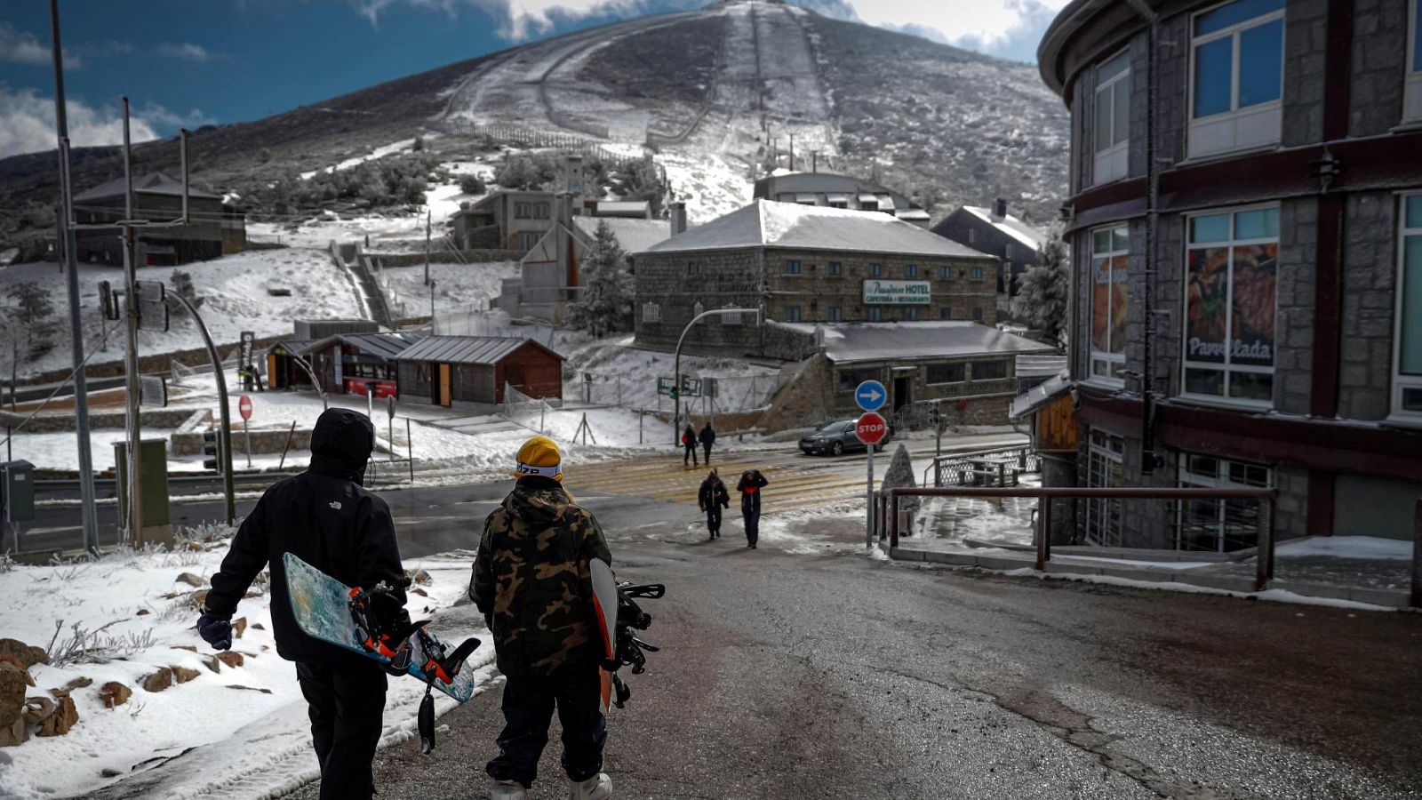 El buen tiempo anima el turismo dentro de Madrid durante el puente de San José | Ver