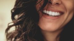 Flash Moda - Cómo la forma de caminar afecta a nuestra sonrisa