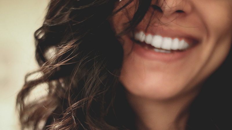 Cómo la forma de caminar afecta a nuestra sonrisa