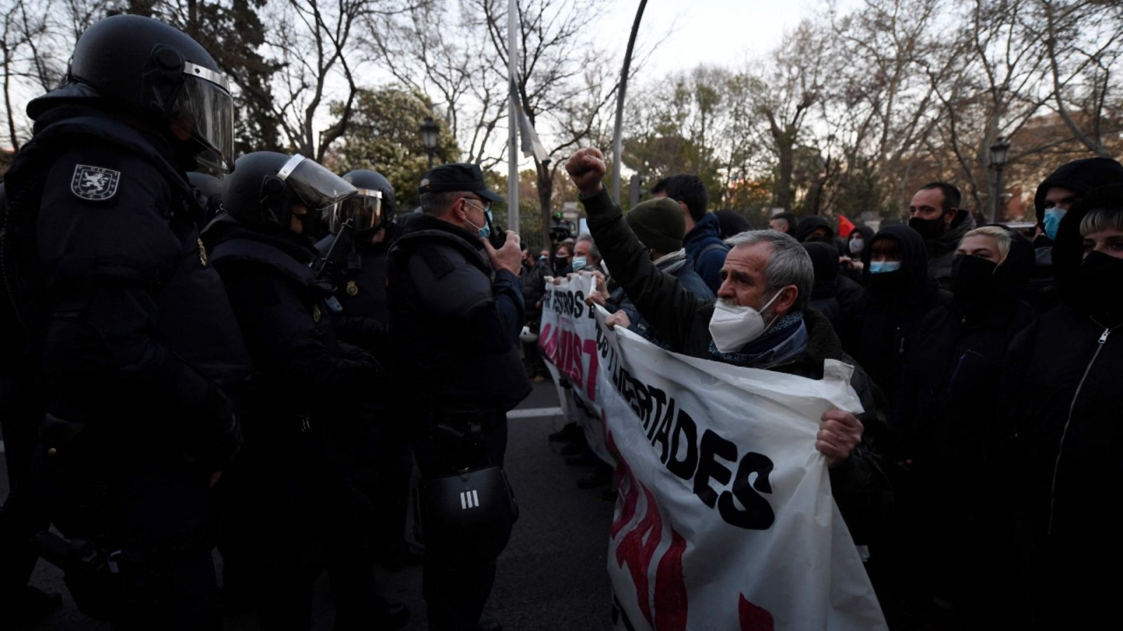 Protestas por Hasel en Madrid y Cataluña cuando se cumple un mes del encarcelamiento del rapero- RTVE.es - Informativo 24h | Ver