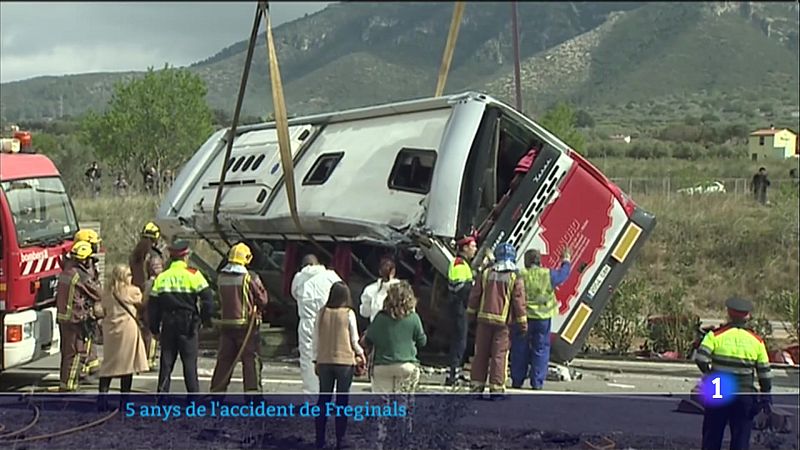 Freginals recorda amb tristesa el tràgic accident d'autocar ara fa 5 anys