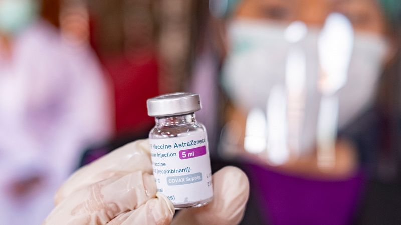 Coronavirus - AstraZeneca muestra una eficacia del 80% en mayores de 65 años, según un estudio - Telediario 1 | Ver