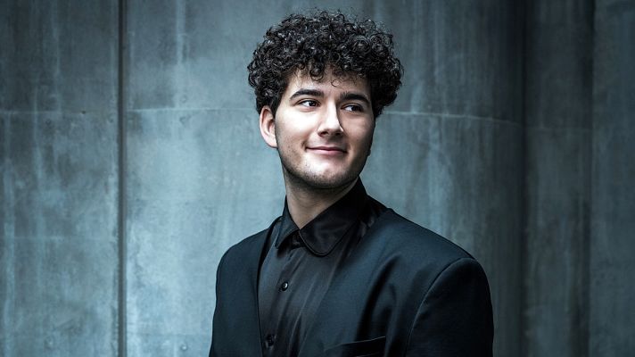 Eurovisión 2021 - Gjon's Tears de Suiza - \"Tout L' Univers\" (Videoclip oficial)