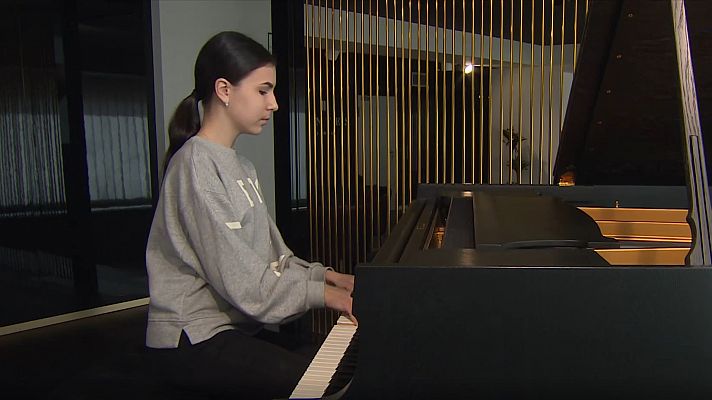 De YouTube a tocar en la Filarmónica de Berlín con 13 años: el periplo de la pianista prodigio Alexandra Dovgan 