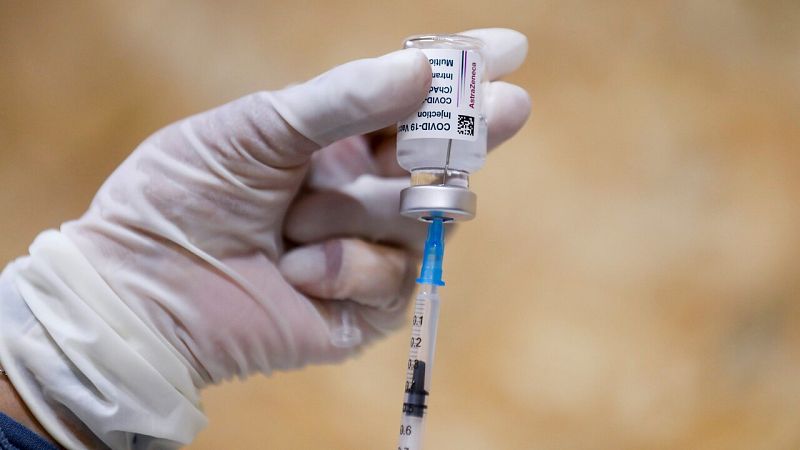 Sanidad y comunidades acuerdan ampliar el uso de la vacuna de AstraZeneca hasta los 65 años