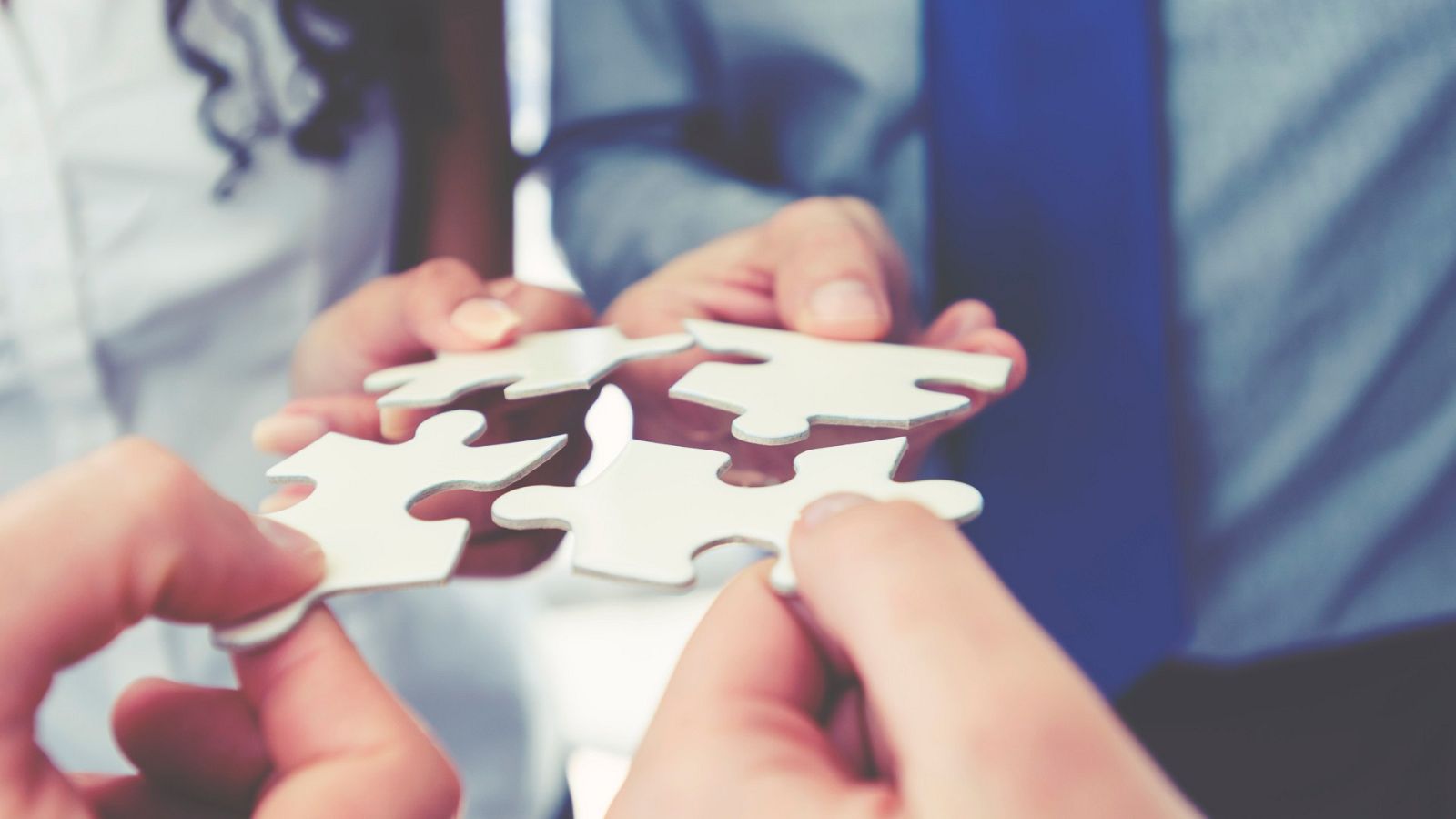 El 70% de las mujeres reconoce que hubiera tenido más hijos si contara con medidas de conciliación - La hora de La 1 | Ver