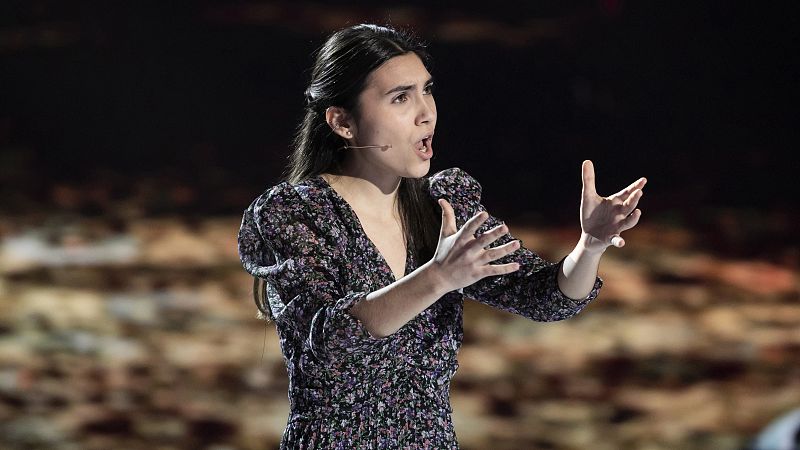 Lorena destaca en la categoría de canto con su gran voz