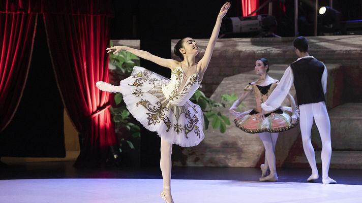 Sara encanta al jurado con su ballet