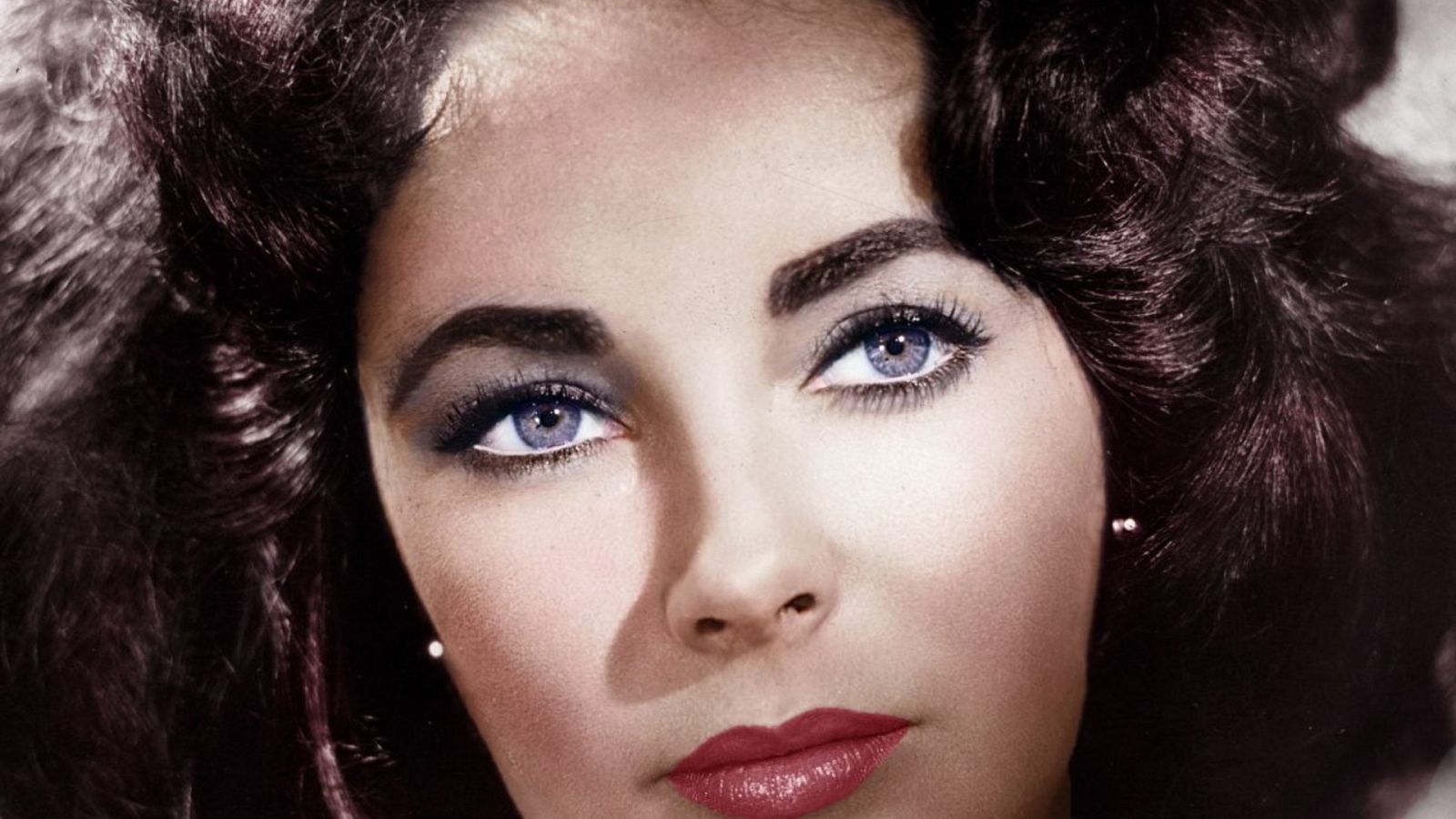 Diez años sin Liz Taylor, la actriz inolvidable de los ojos violetas