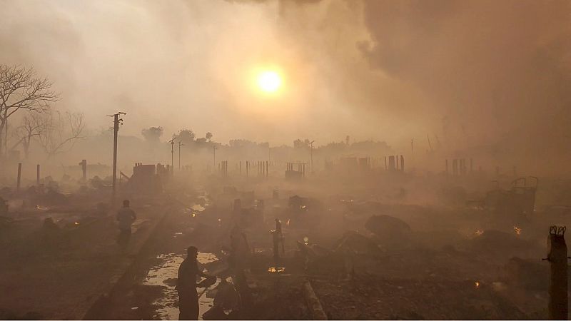 Tragedia en un campo de refugiados rohinyás: un incendio deja 15 muertos y más de 500 heridos
