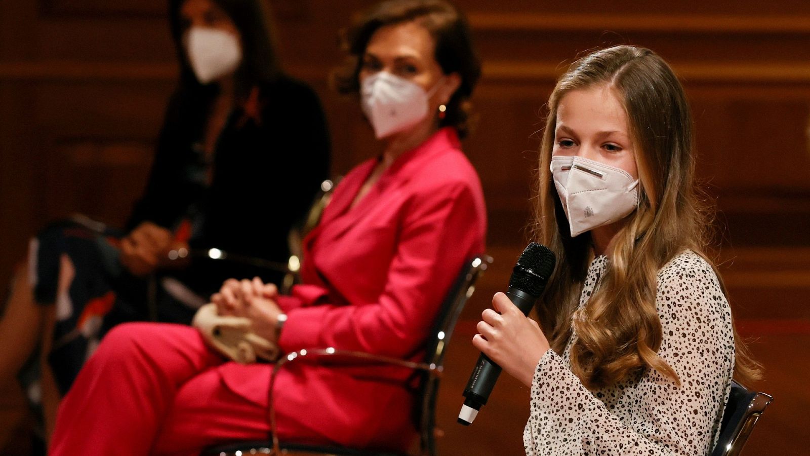 Leonor elogia la biblioteca virtual del Instituto Cervantes y se interesa por cómo ha afectado la pandemia a sus trabajadores