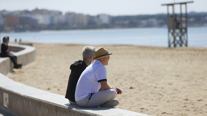 Telediario 1 - Sanidad sondea a las comunidades para cerrar la actividad comercial a las 20:00 en Semana Santa