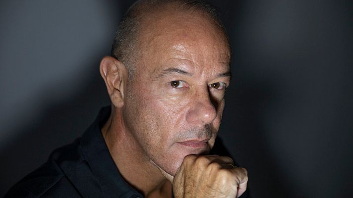 Telediario 1 - 'Nunca serás un verdadero Gondra', la primera novela del dramaturgo Borja Ortiz de Gondra