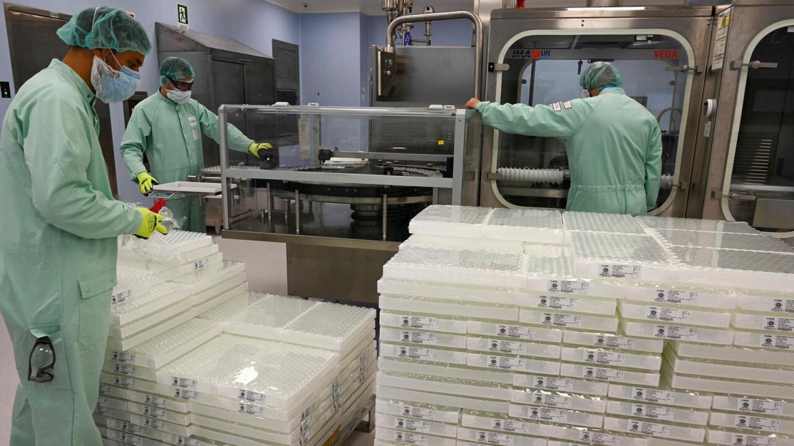 La CE endurece su control de exportaciones tras hallar 29 millones de vacunas en Italia