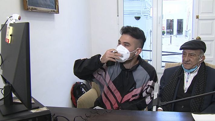 Telediario 1 - Profesor de flamenco por videollamada a los 87 años