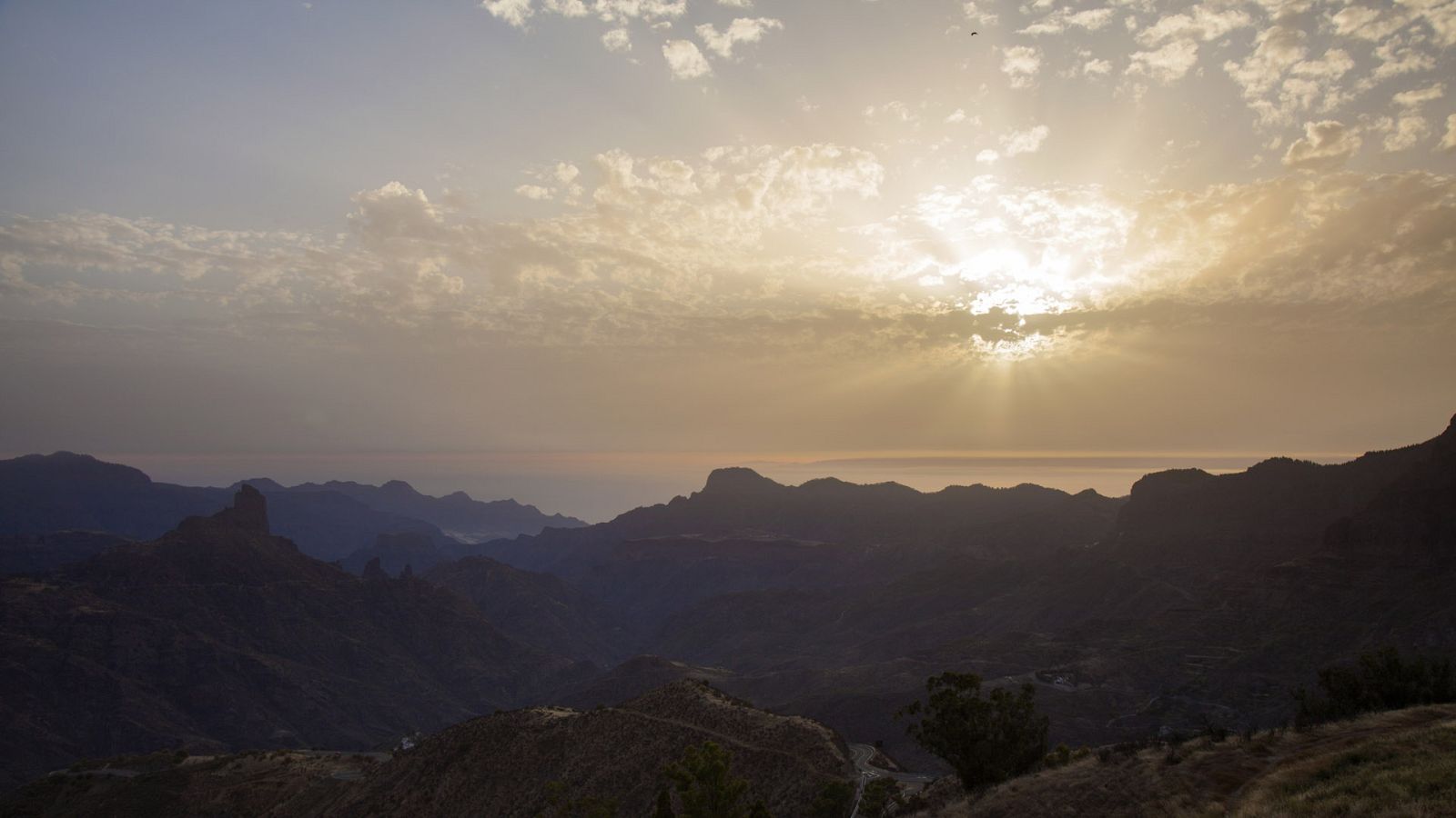 En Canarias, calima e intervalos de viento fuerte - Ver ahora