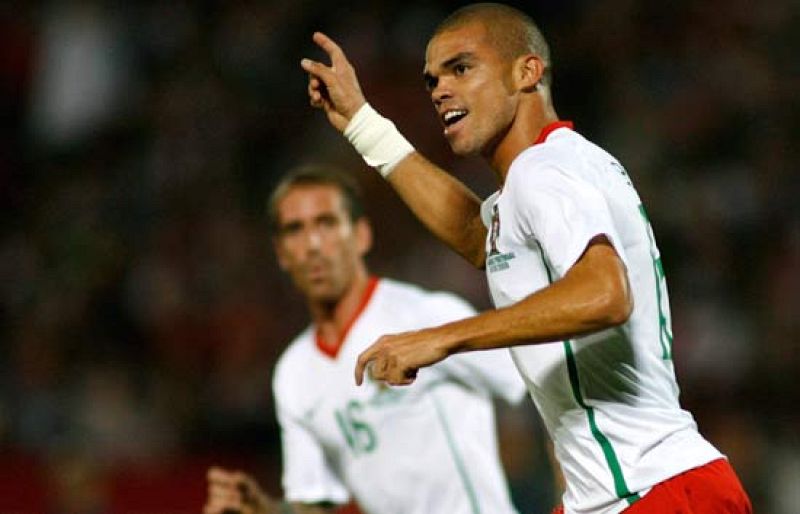 Mientras Inglaterra celebra su clasificaci�n para el Mundial, otras grandes de Europa como Portugal y Francia se mantienen vivas, pero en la cuerda floja. 